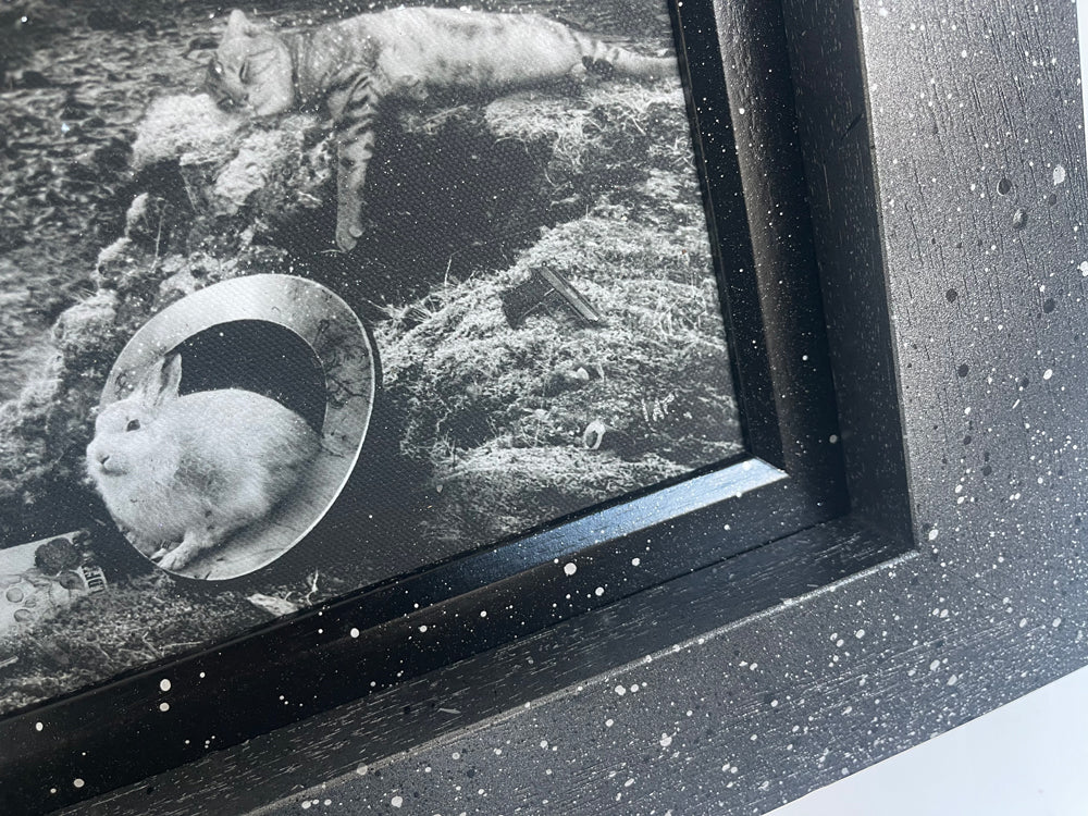 In Pursuit Of Gold (James Bond) - Canvas Limited Edition - Black & White) 1AP